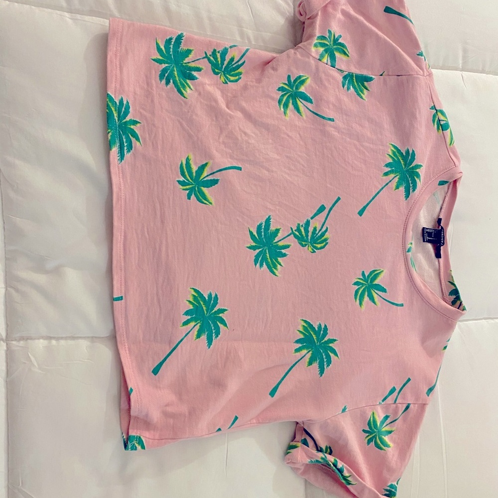 Pink T-shirt with palm trees